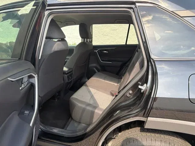 2024 Toyota RAV4 XLE thumbnail 20