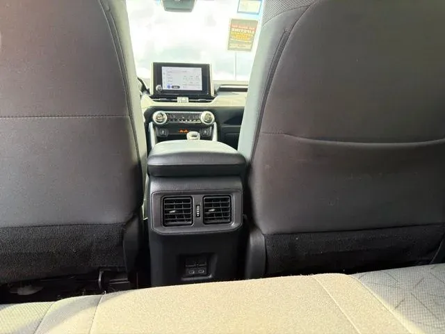 2024 Toyota RAV4 XLE thumbnail 22