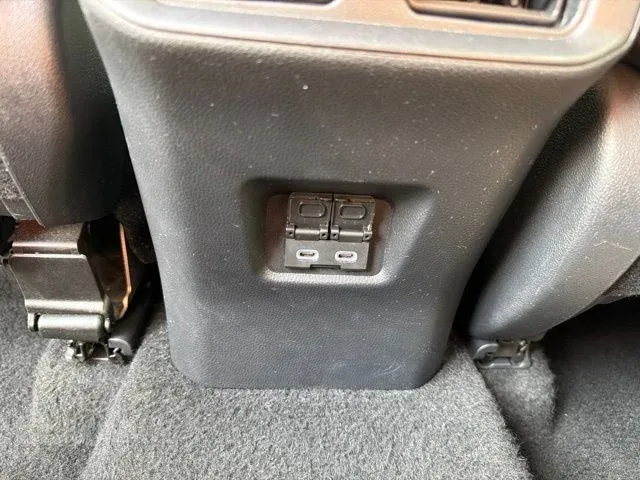 2024 Toyota RAV4 XLE thumbnail 24
