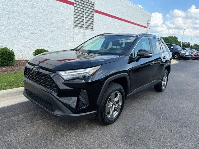 2024 Toyota RAV4 XLE thumbnail 3