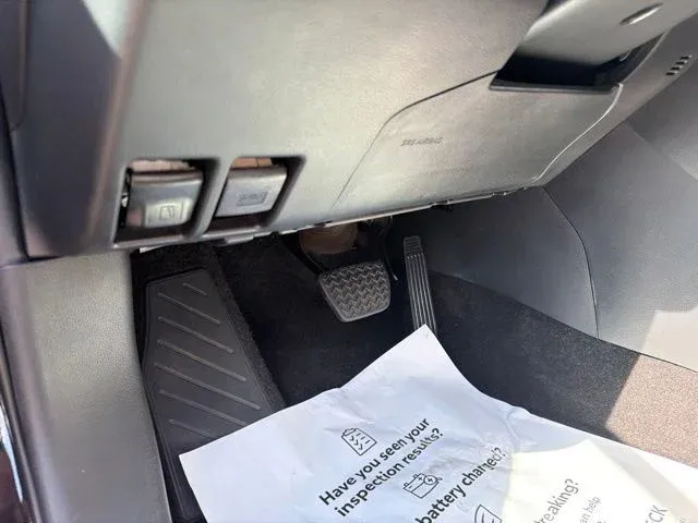 2024 Toyota RAV4 XLE thumbnail 31