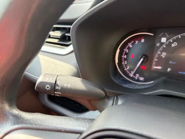 2024 Toyota RAV4 XLE thumbnail 35