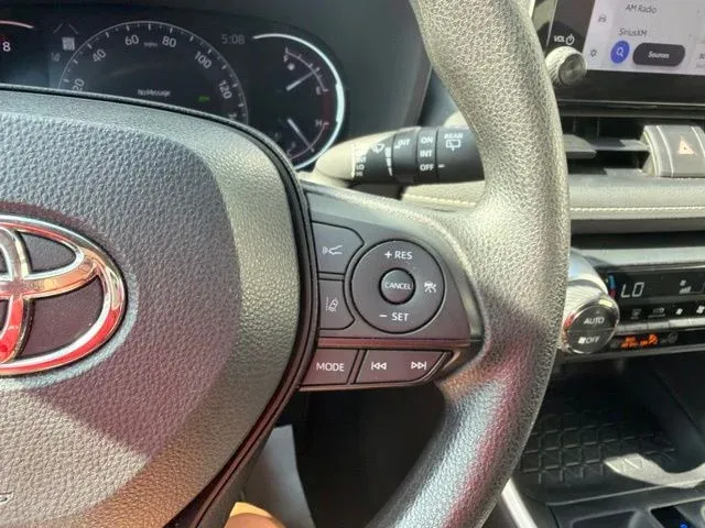 2024 Toyota RAV4 XLE thumbnail 38