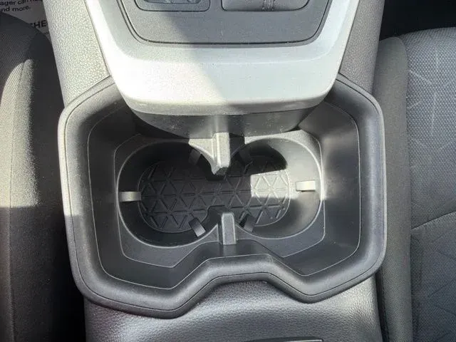 2024 Toyota RAV4 XLE thumbnail 41