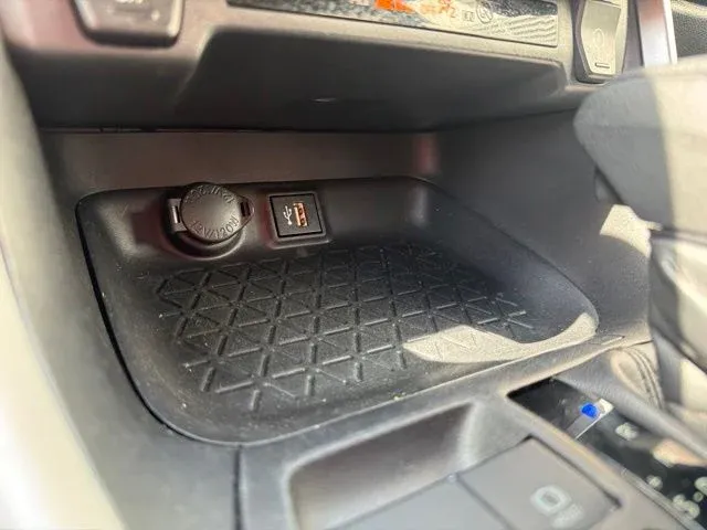 2024 Toyota RAV4 XLE thumbnail 43