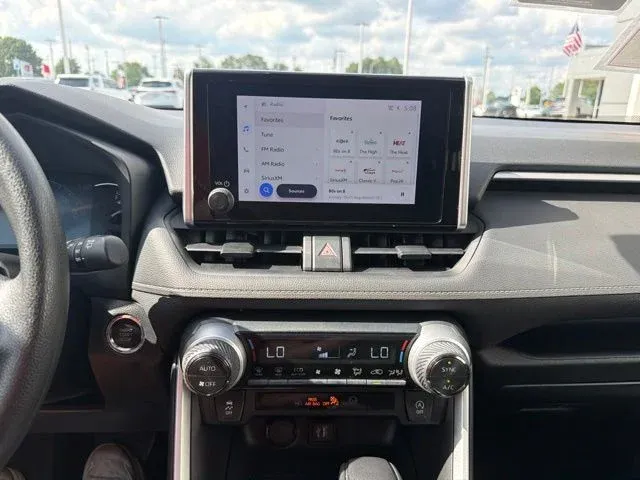 2024 Toyota RAV4 XLE thumbnail 44