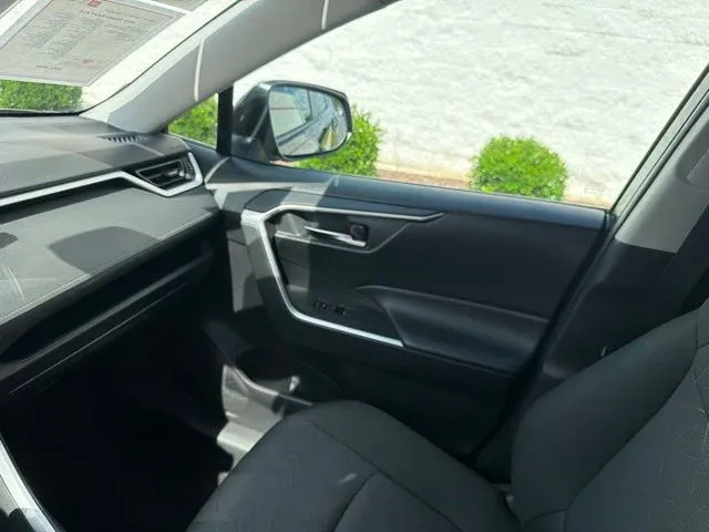 2024 Toyota RAV4 XLE thumbnail 45