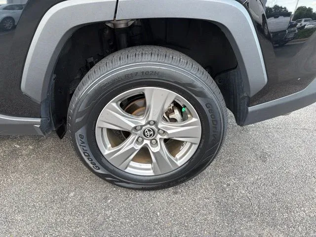 2024 Toyota RAV4 XLE thumbnail 6