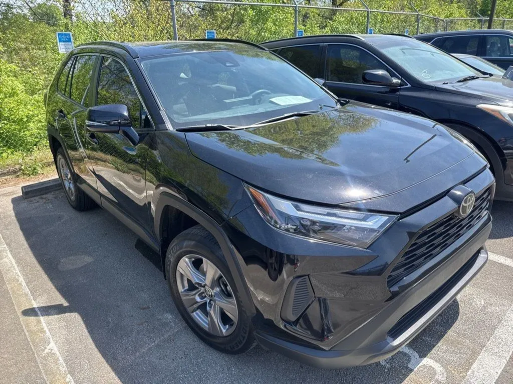 2024 Toyota RAV4 XLE thumbnail 2