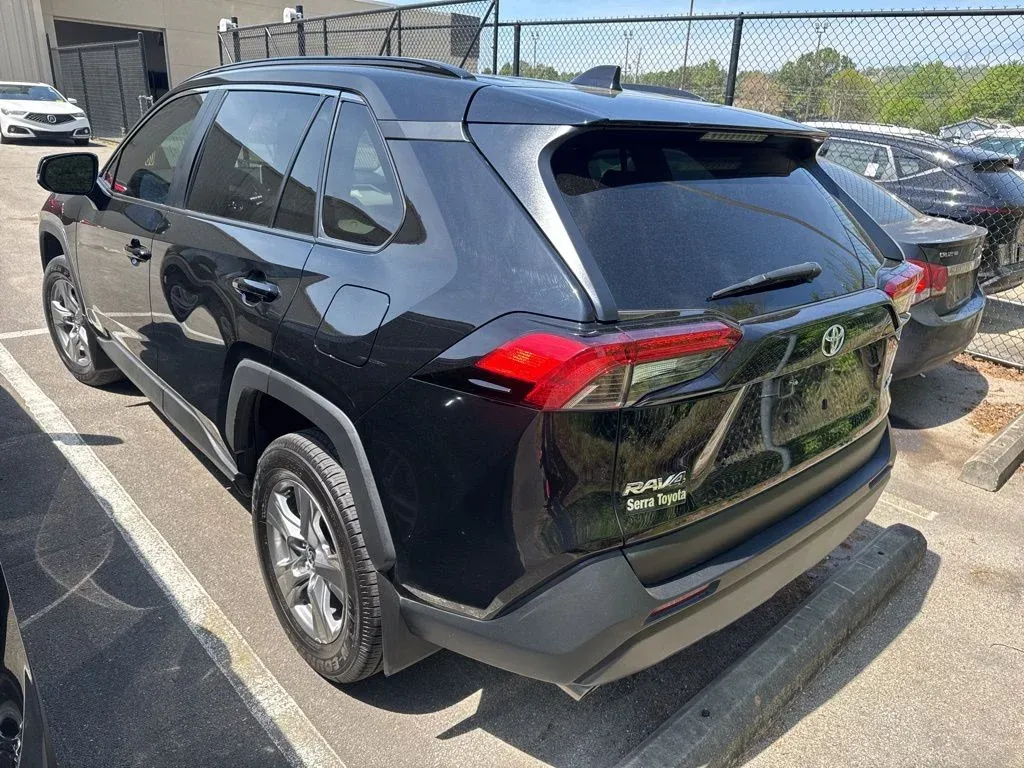 2024 Toyota RAV4 XLE thumbnail 3
