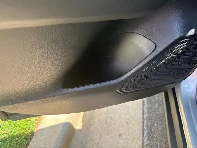 2024 Toyota RAV4 XLE thumbnail 17