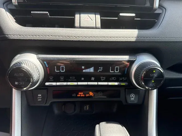 2024 Toyota RAV4 XLE thumbnail 37