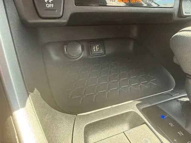 2024 Toyota RAV4 XLE thumbnail 38