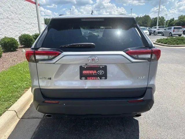2024 Toyota RAV4 XLE thumbnail 6