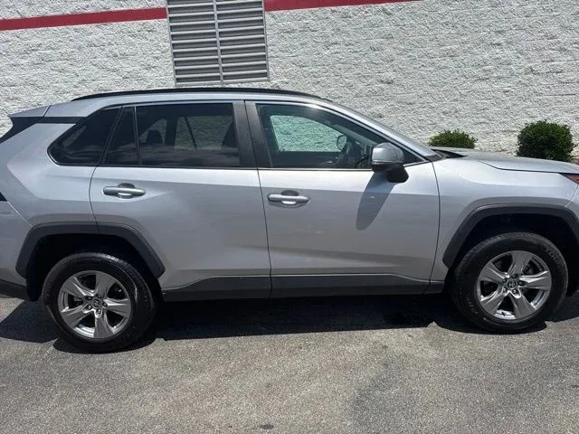 2024 Toyota RAV4 XLE thumbnail 8