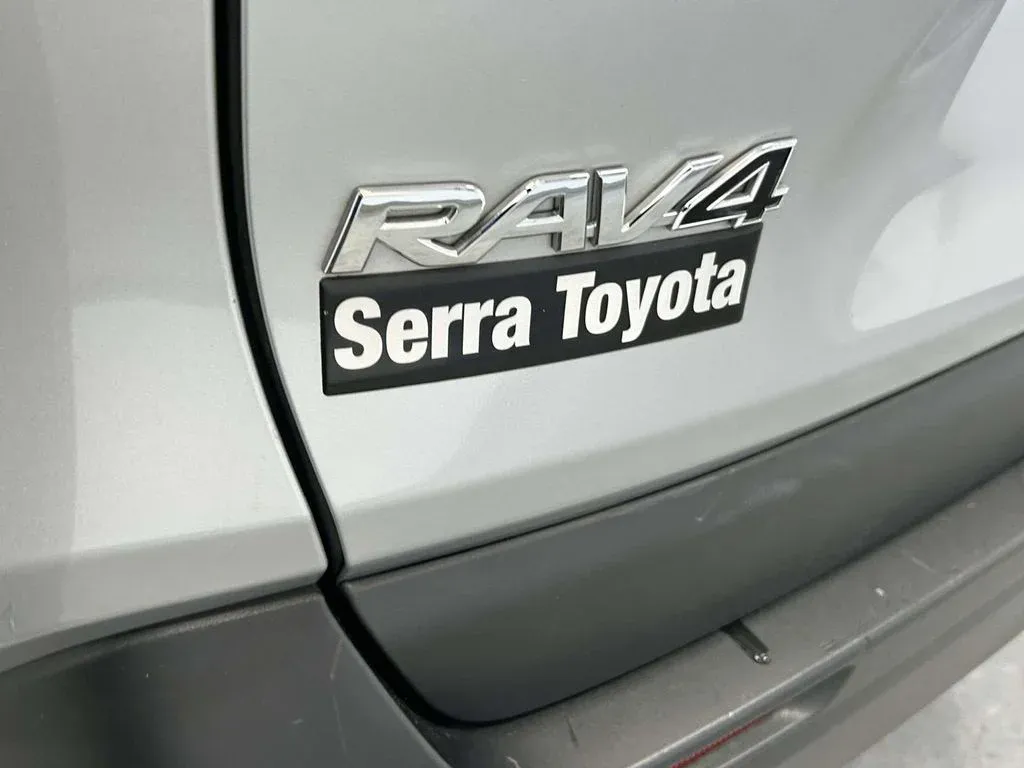 2024 Toyota RAV4 XLE thumbnail 10
