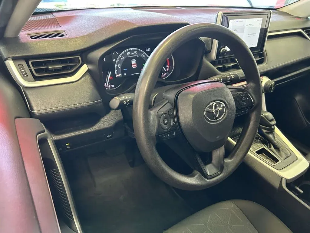 2024 Toyota RAV4 XLE thumbnail 13
