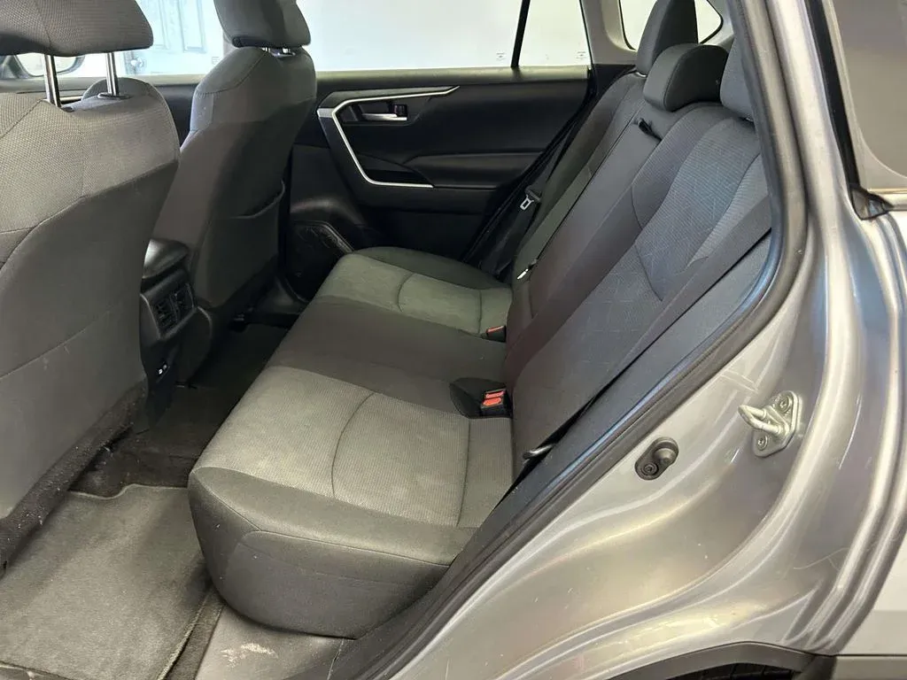 2024 Toyota RAV4 XLE thumbnail 15