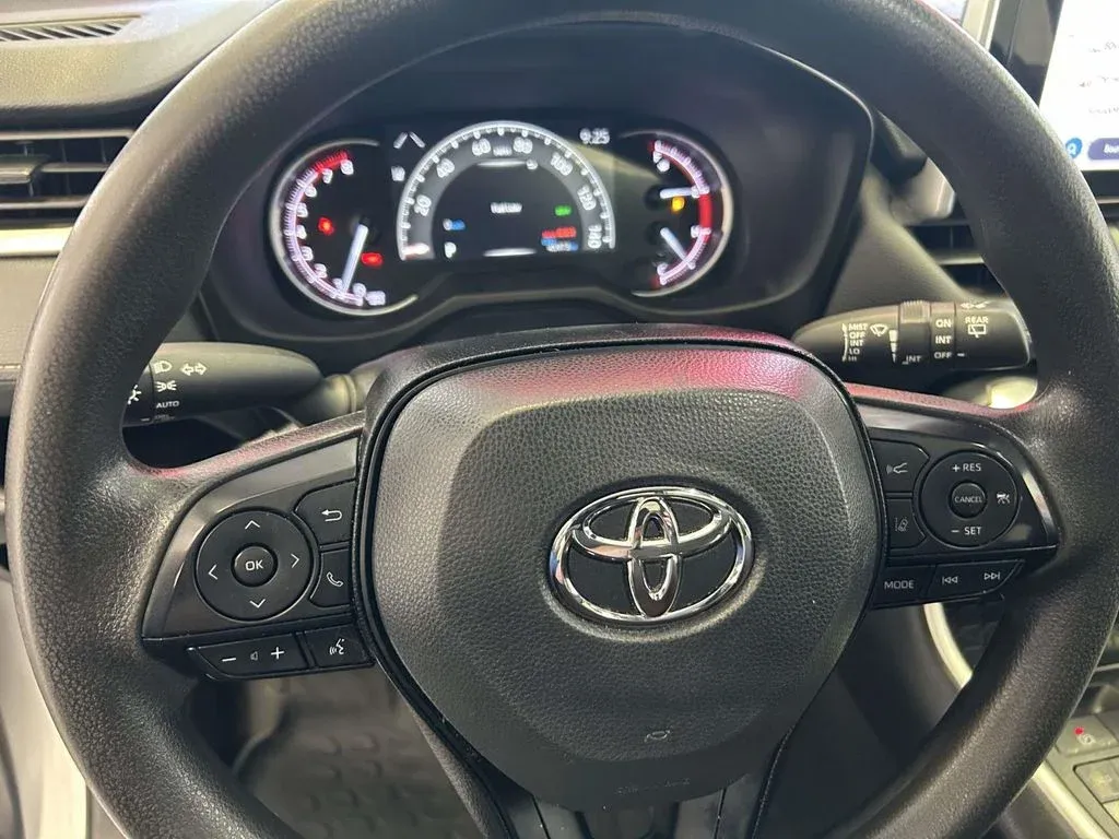 2024 Toyota RAV4 XLE thumbnail 19