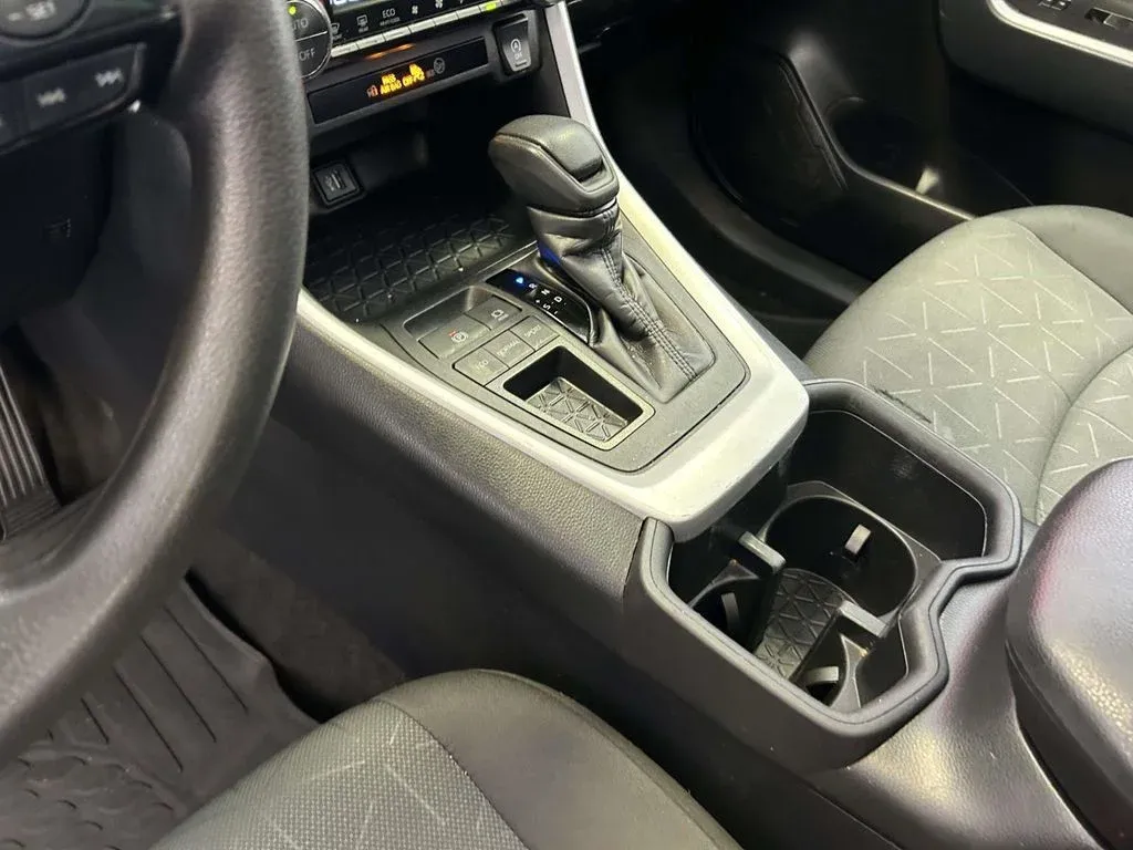 2024 Toyota RAV4 XLE thumbnail 20