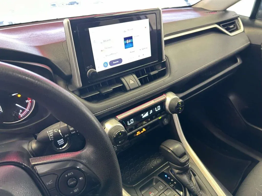 2024 Toyota RAV4 XLE thumbnail 21