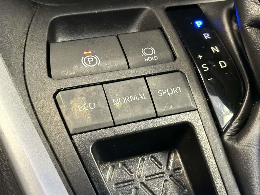 2024 Toyota RAV4 XLE thumbnail 22