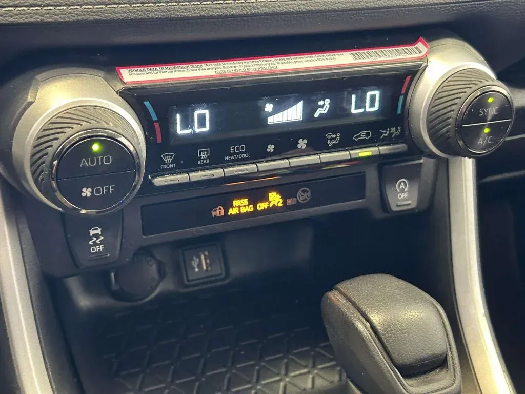 2024 Toyota RAV4 XLE thumbnail 23