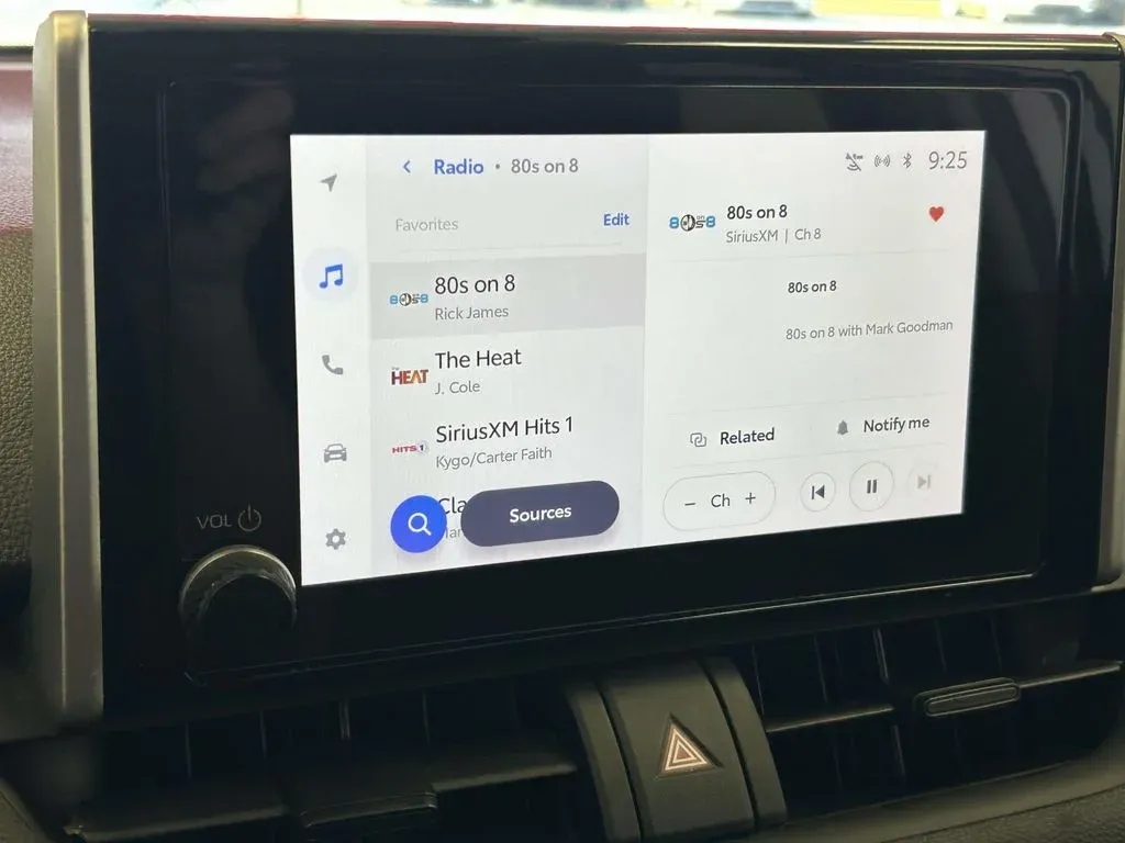 2024 Toyota RAV4 XLE thumbnail 24