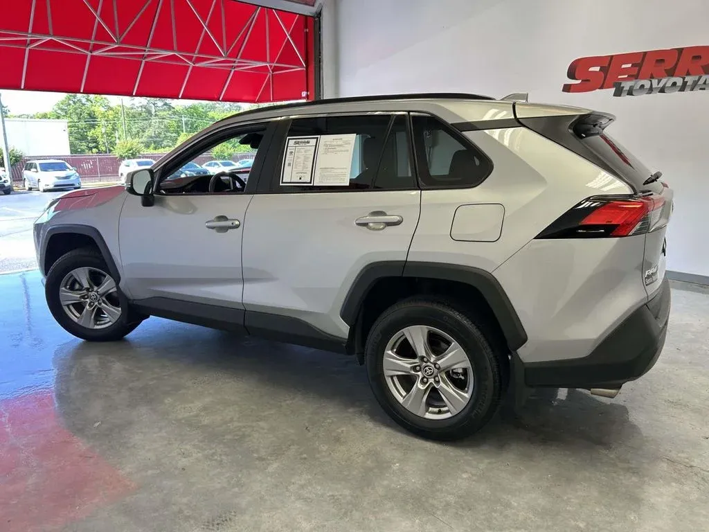 2024 Toyota RAV4 XLE thumbnail 6