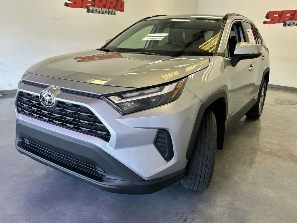 2024 Toyota RAV4 XLE thumbnail 7