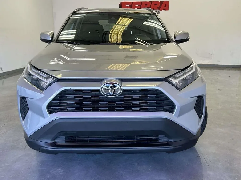 2024 Toyota RAV4 XLE thumbnail 8