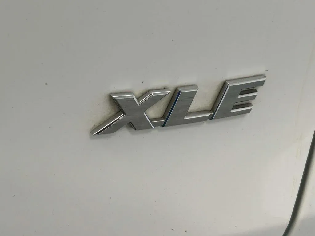 2024 Toyota RAV4 XLE thumbnail 11