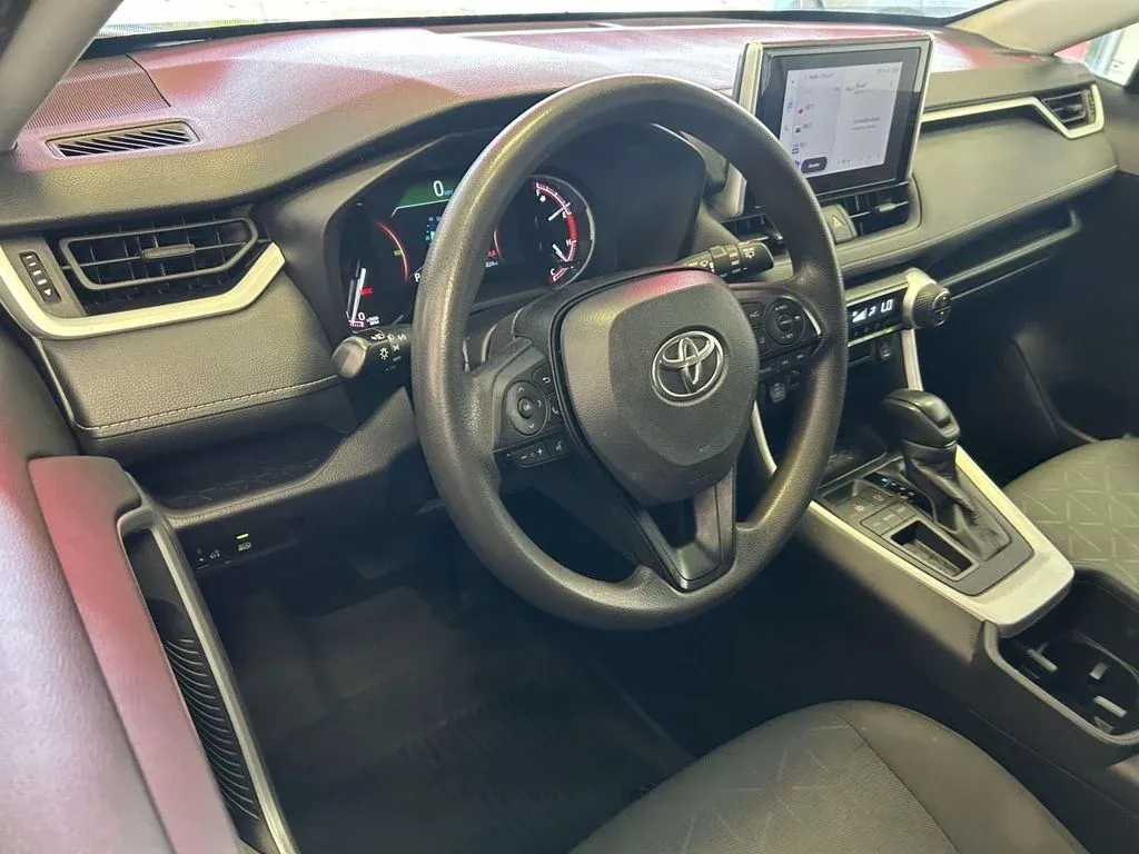 2024 Toyota RAV4 XLE thumbnail 13