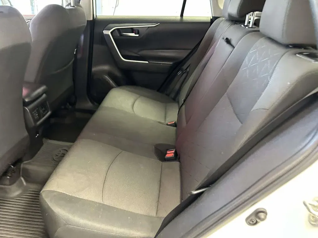 2024 Toyota RAV4 XLE thumbnail 15