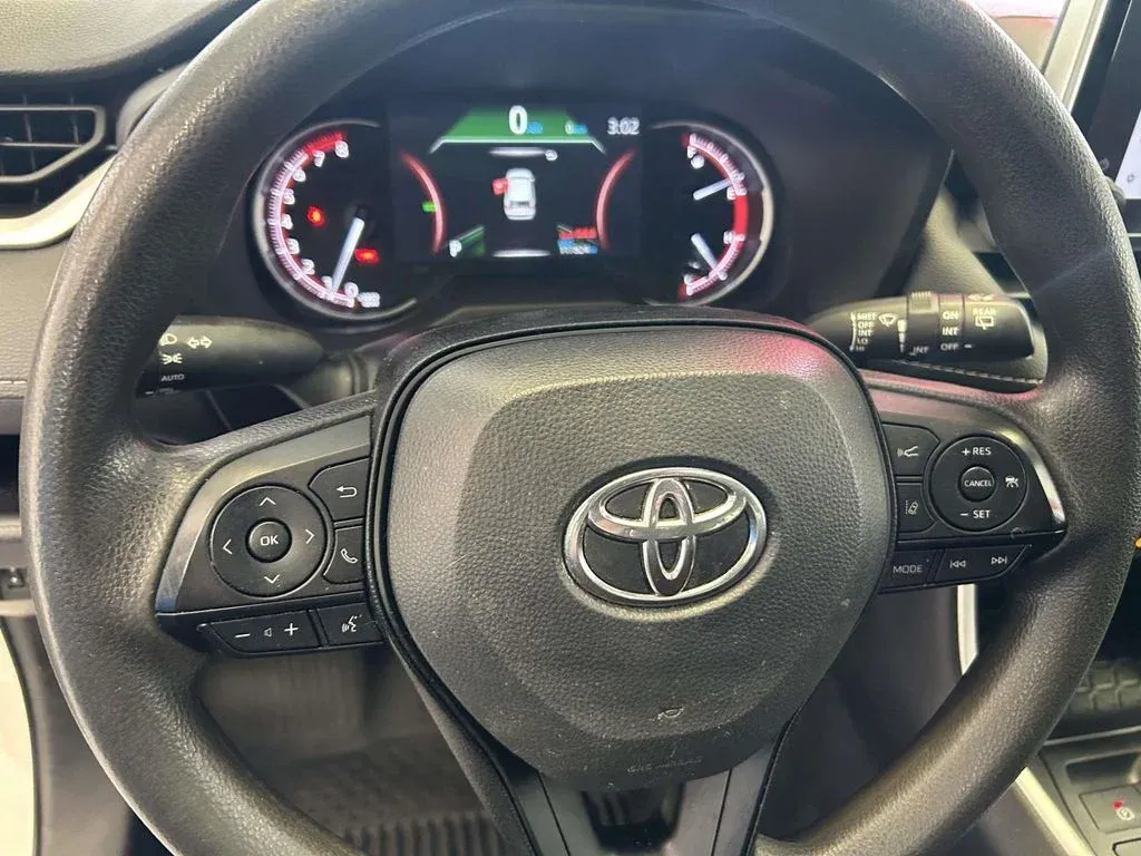 2024 Toyota RAV4 XLE thumbnail 19