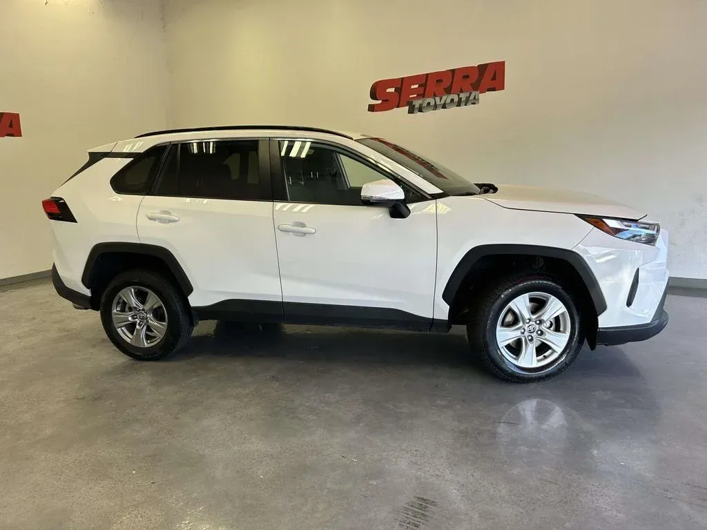 2024 Toyota RAV4 XLE thumbnail 2