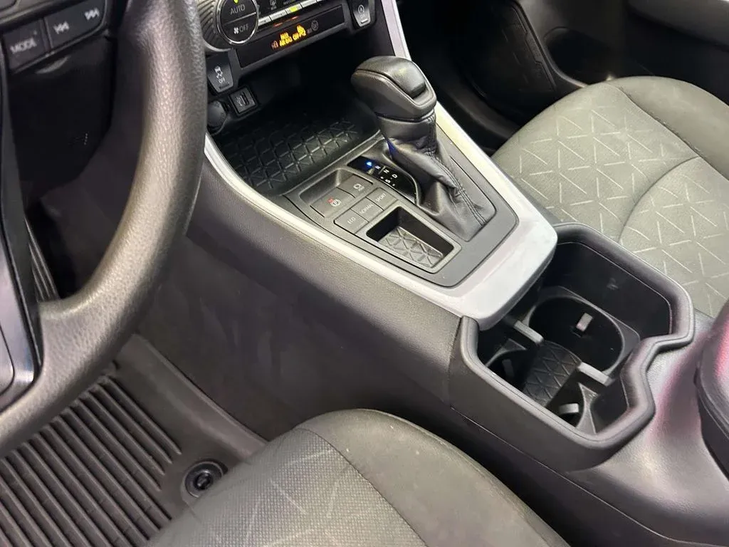 2024 Toyota RAV4 XLE thumbnail 20