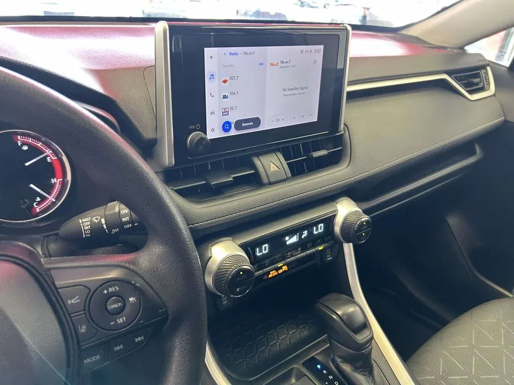 2024 Toyota RAV4 XLE thumbnail 21