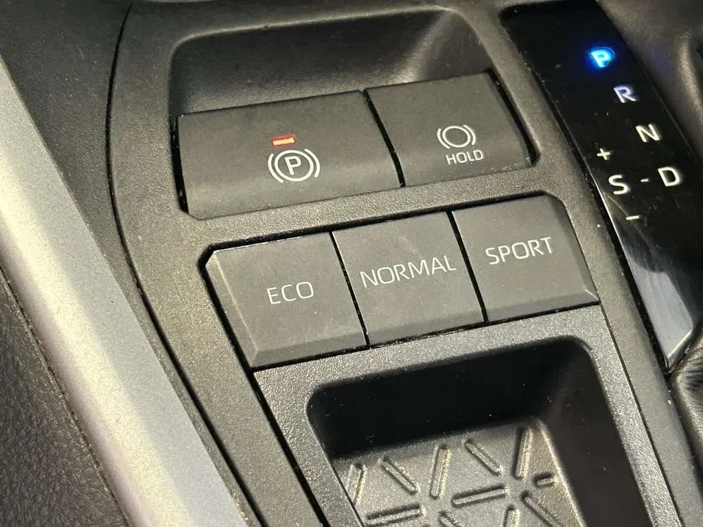 2024 Toyota RAV4 XLE thumbnail 22