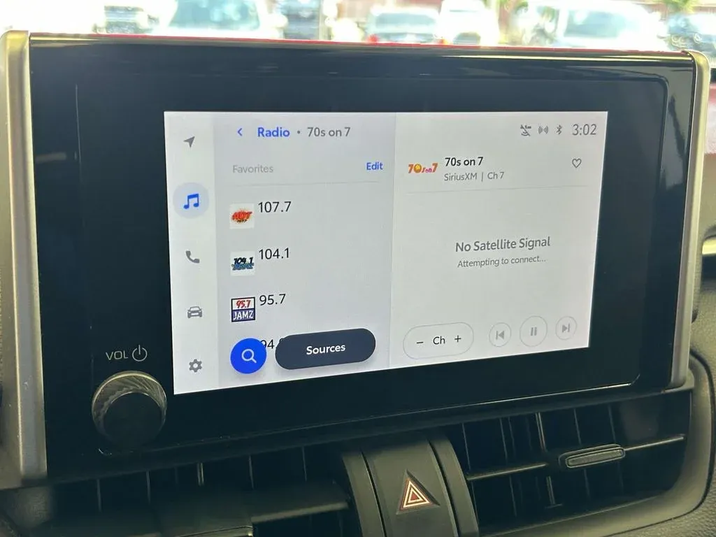 2024 Toyota RAV4 XLE thumbnail 25
