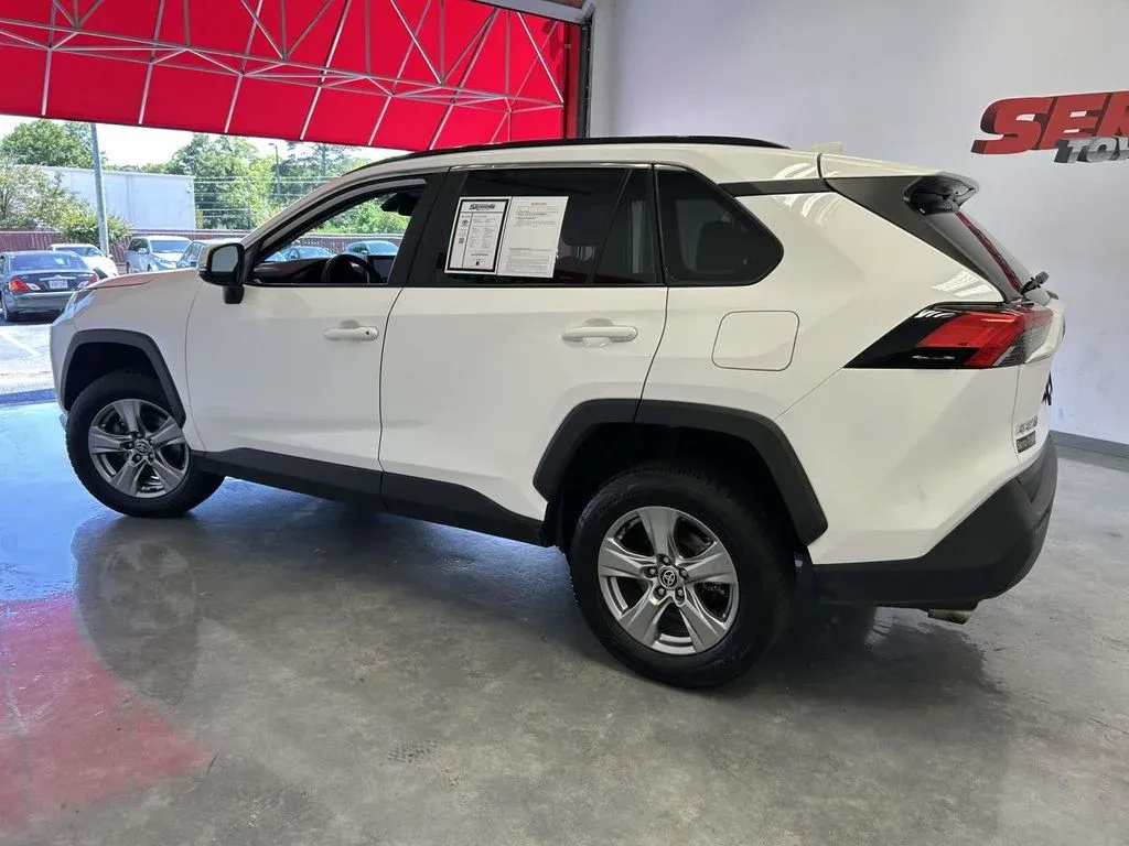 2024 Toyota RAV4 XLE thumbnail 6