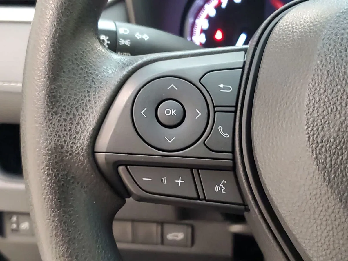 2024 Toyota RAV4 XLE thumbnail 11