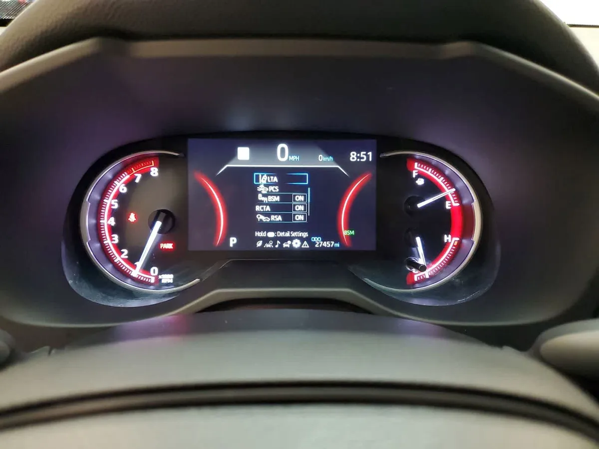 2024 Toyota RAV4 XLE thumbnail 13