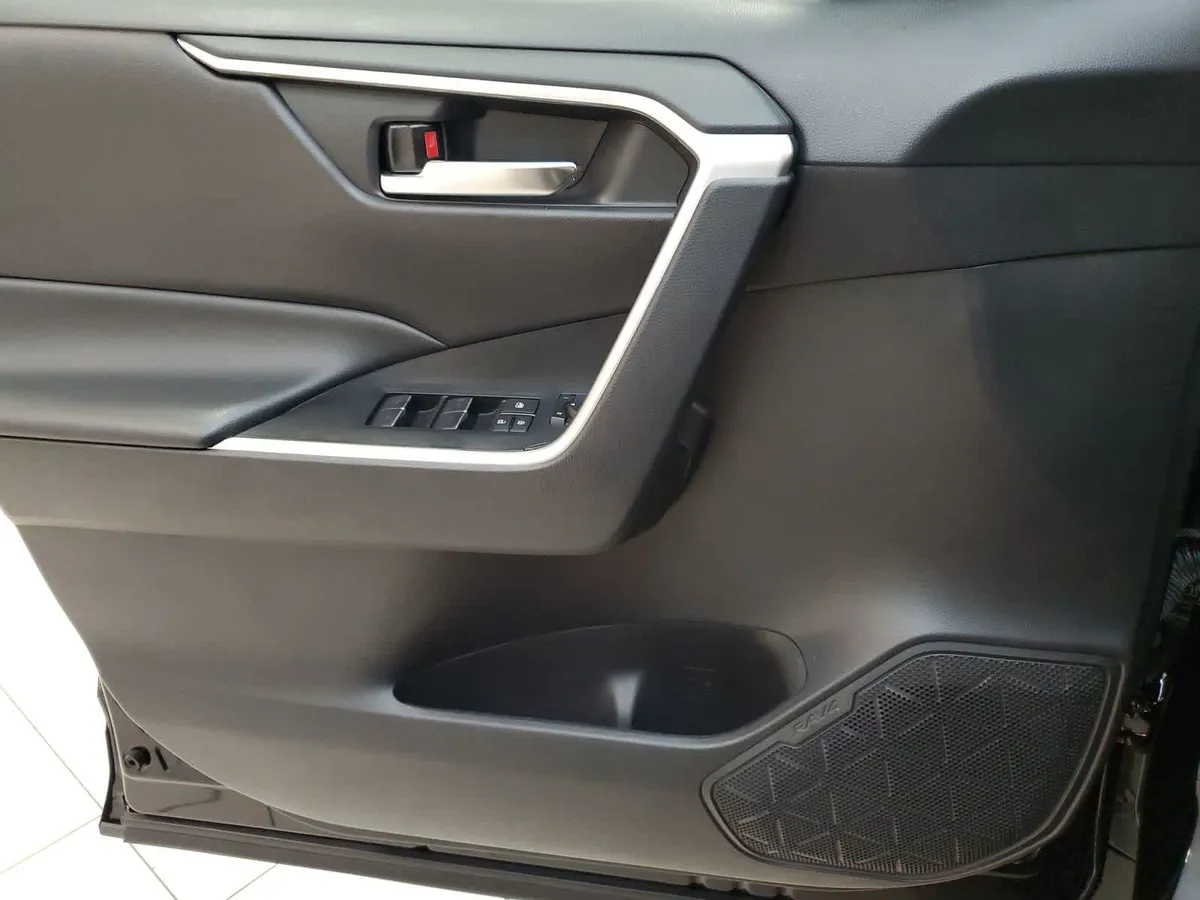 2024 Toyota RAV4 XLE thumbnail 15
