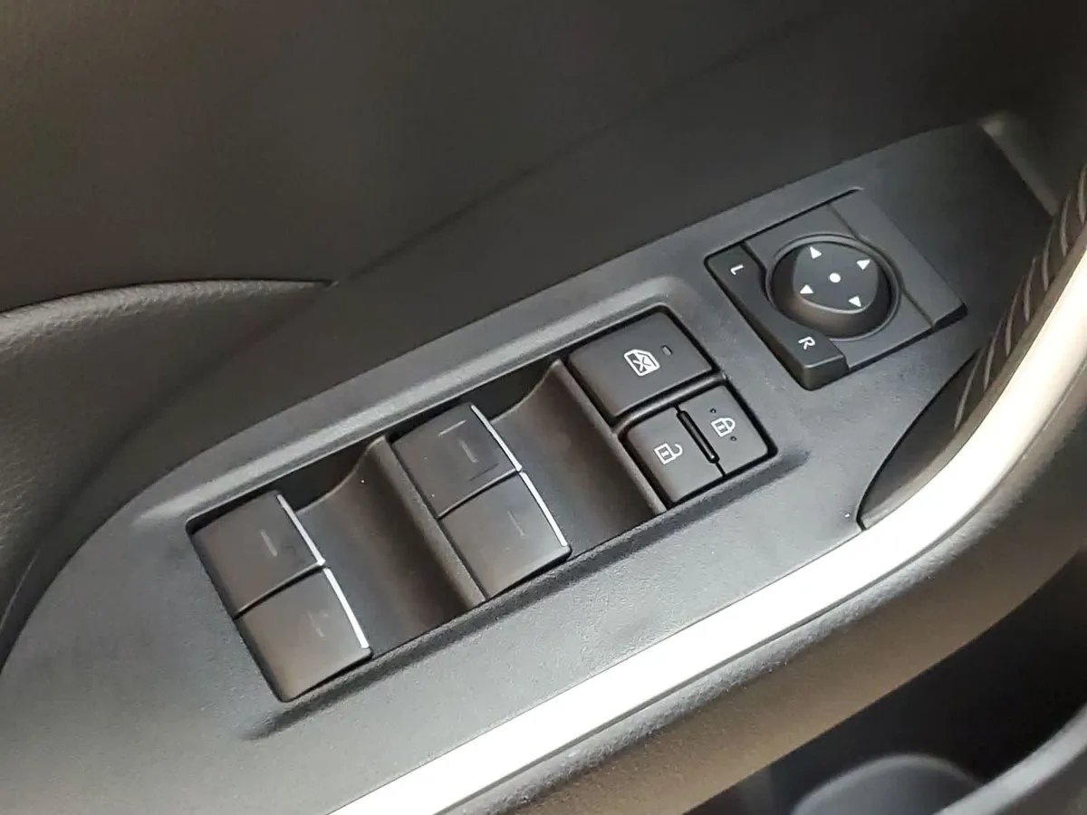 2024 Toyota RAV4 XLE thumbnail 16