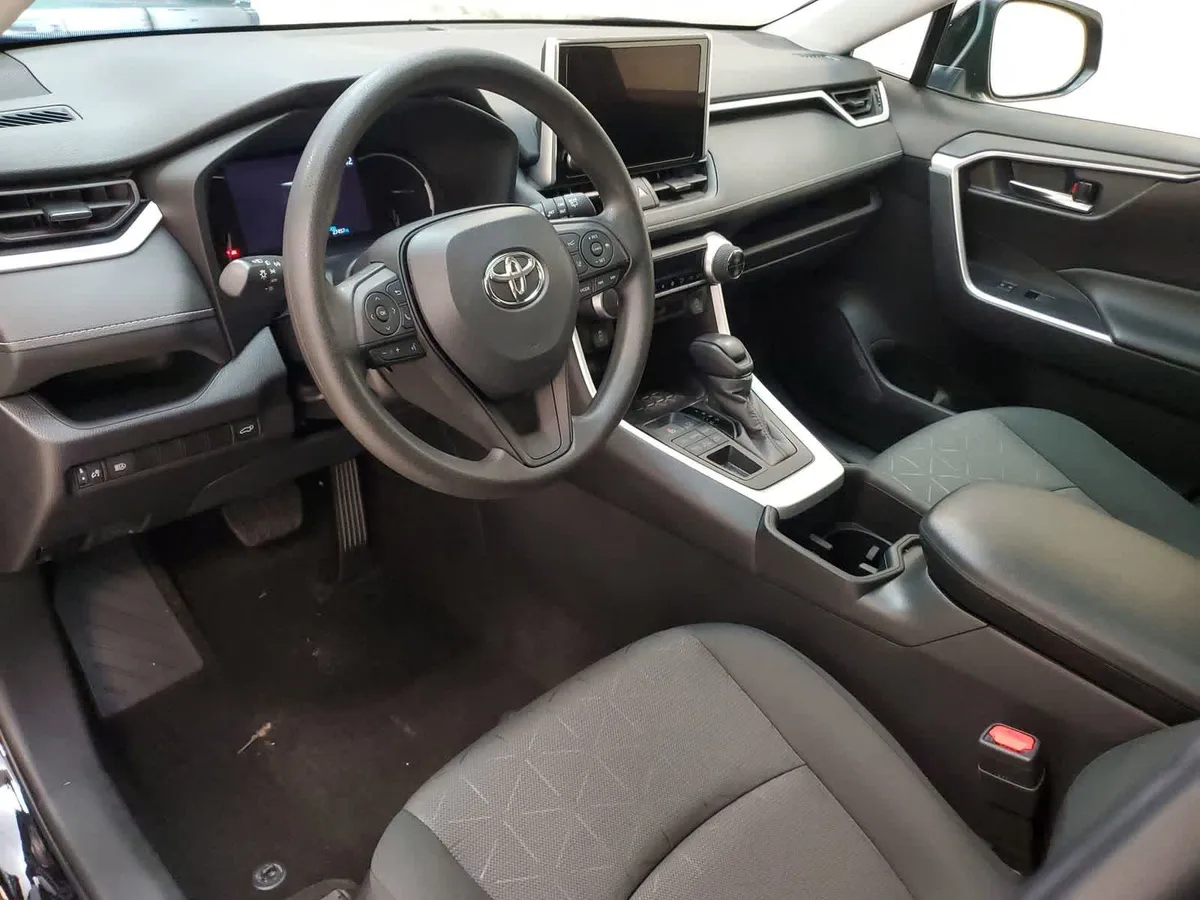 2024 Toyota RAV4 XLE thumbnail 2