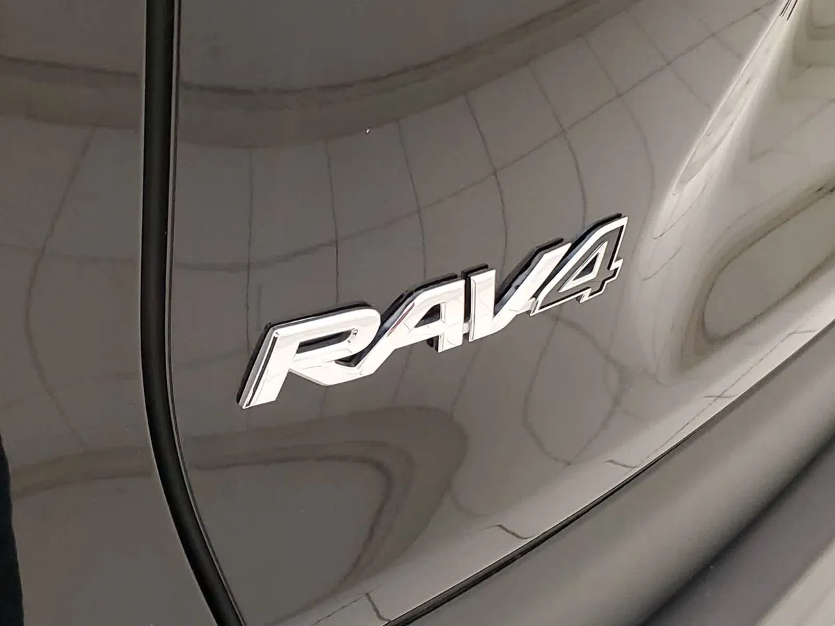 2024 Toyota RAV4 XLE thumbnail 20