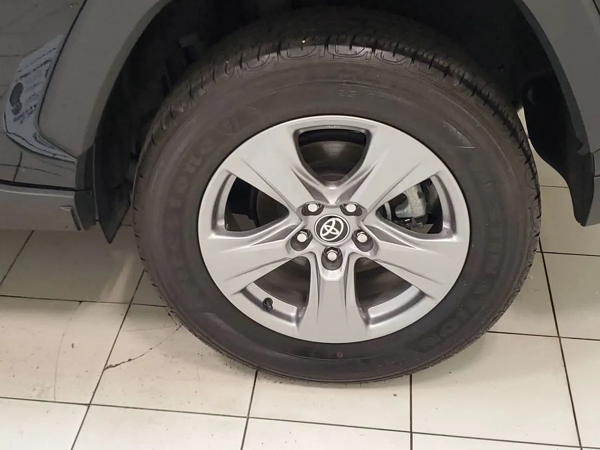 2024 Toyota RAV4 XLE thumbnail 23