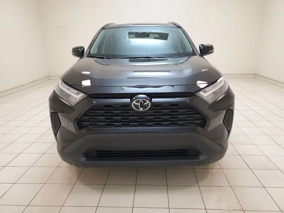 2024 Toyota RAV4 XLE thumbnail 24