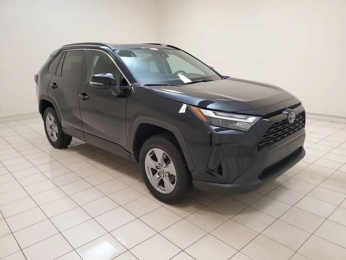 2024 Toyota RAV4 XLE thumbnail 25